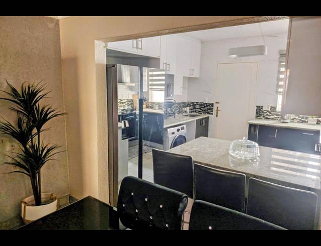 3 BEDROOM TOWNHOUSE FOR SALE IN BEDFORD GARDENS